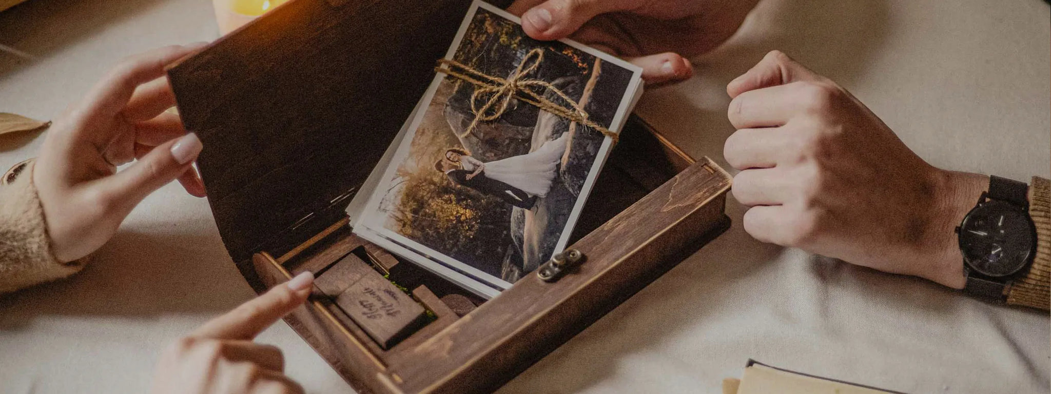 Cofanetto Portafoto con Scomparto USB – Custodia - Scatola Fotografica Porta Pennetta USB - Idea Regalo Matrimonio