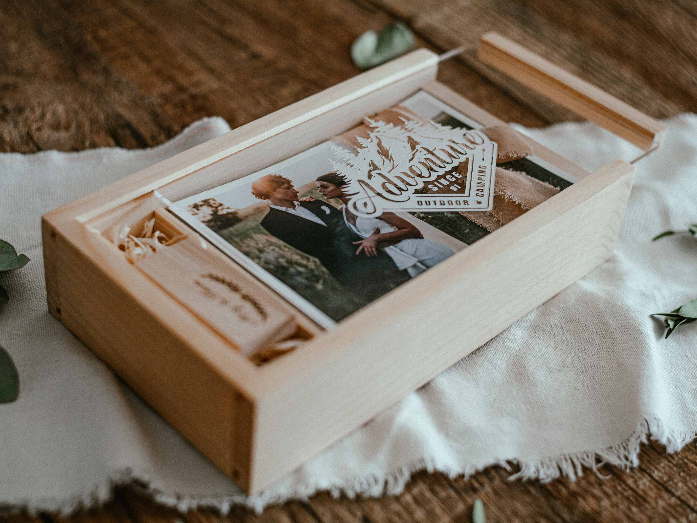Gift for Wedding Couple - Personalized Wooden Photo Box with USB 3.0 Flash Drive - NZHANDICRAFT