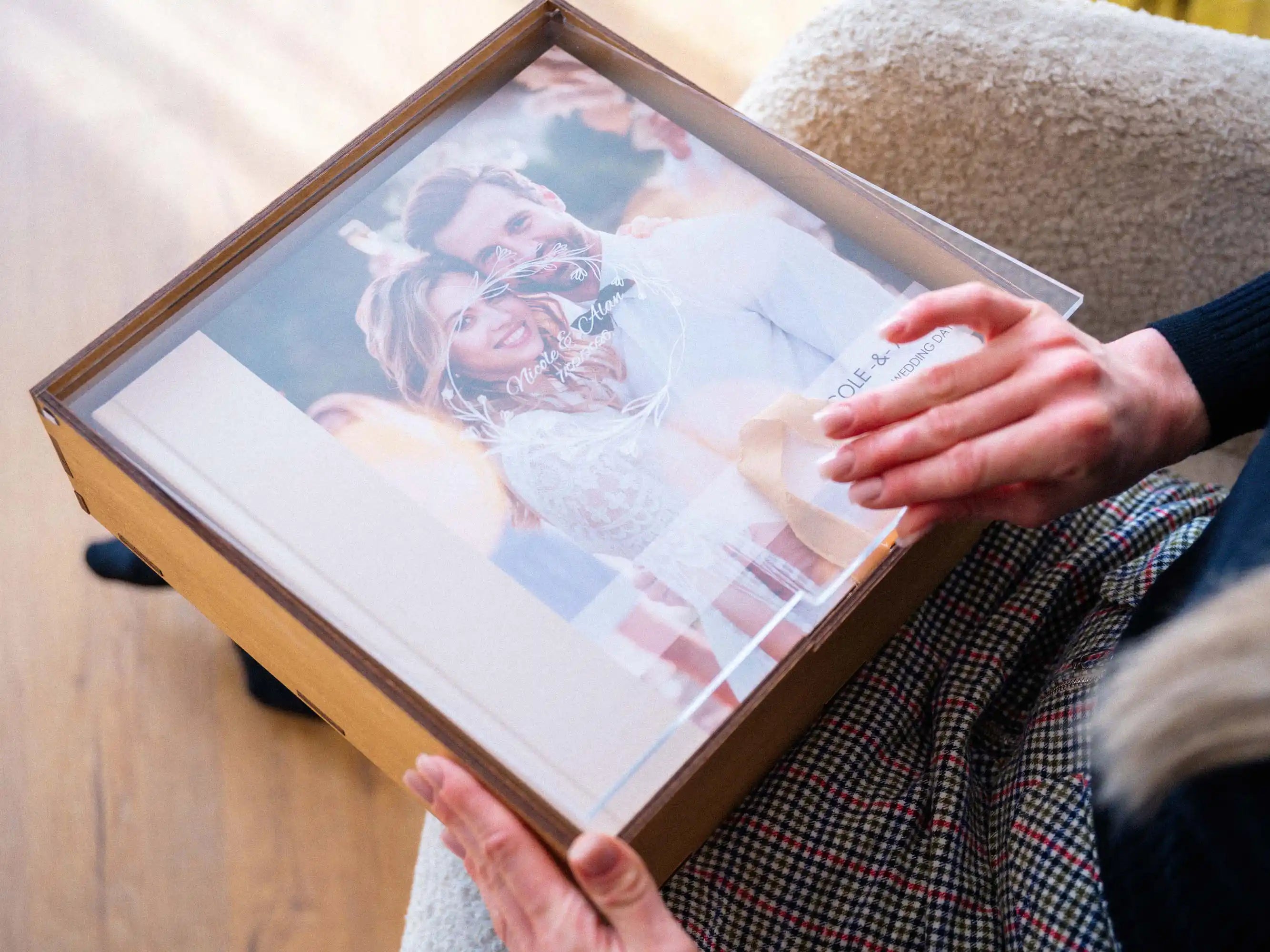 Closed Gold Oak wedding album box with acrylic lid, showing the album cover through the top
