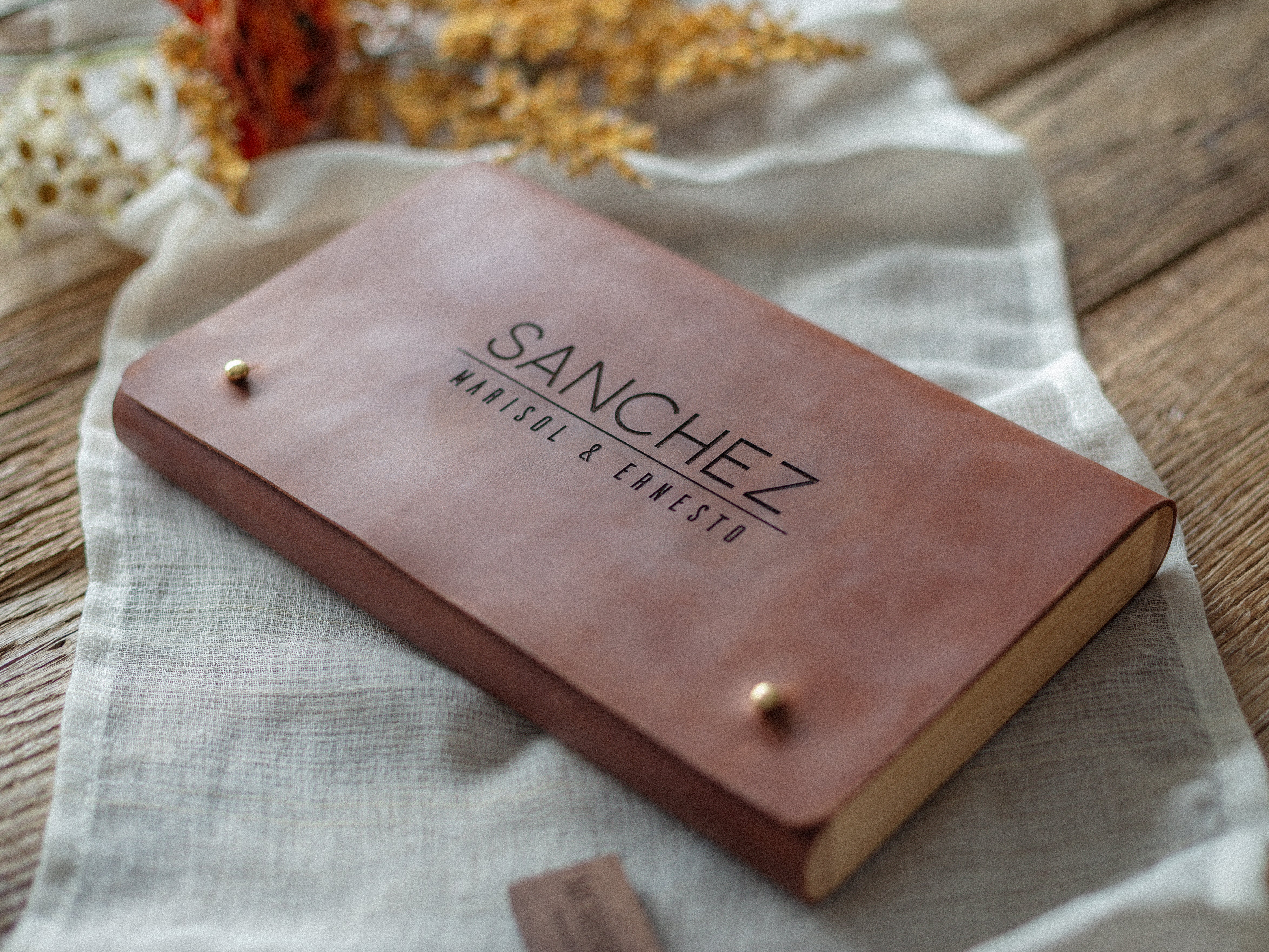 Scatola in legno personalizzata in pelle per foto con pendrive per spose