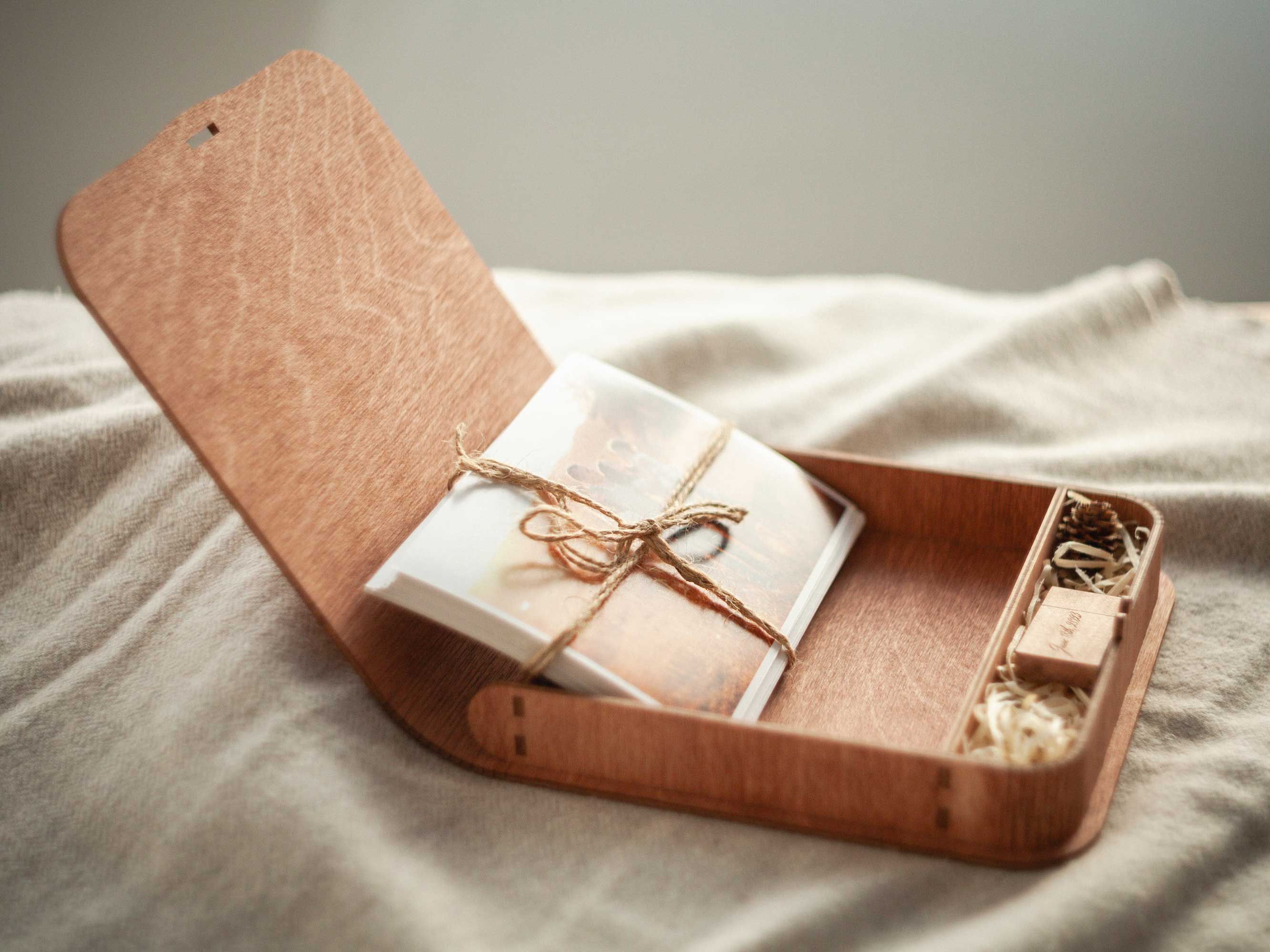 Boîte photo en bois personnalisée avec clé USB – Cadeau pour couple