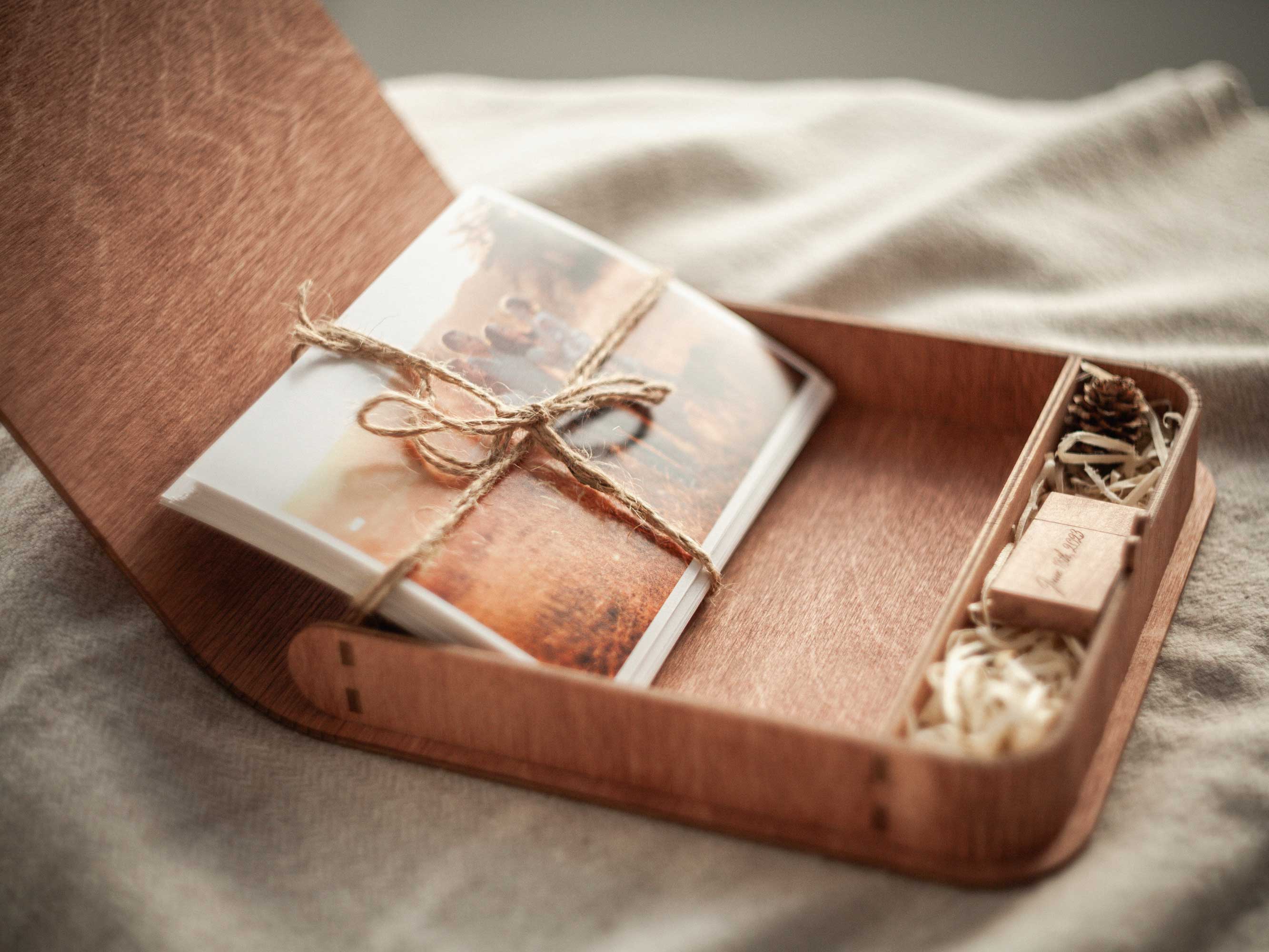 Boîte photo en bois personnalisée avec clé USB – Cadeau pour couple