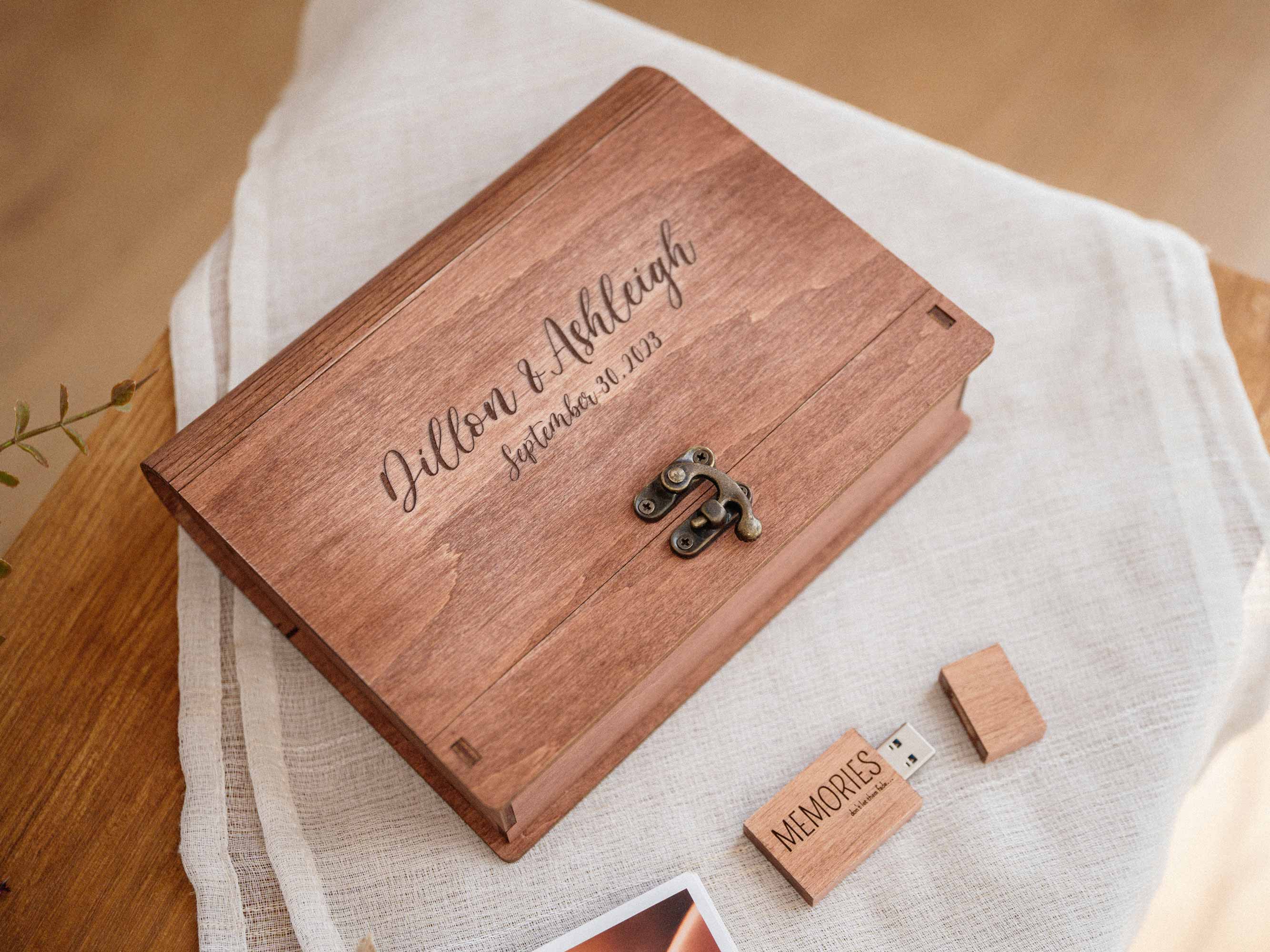 Teak Holz-Fotobox für 200 Abzüge mit USB, personalisiertes Hochzeitsgeschenk für Kunden