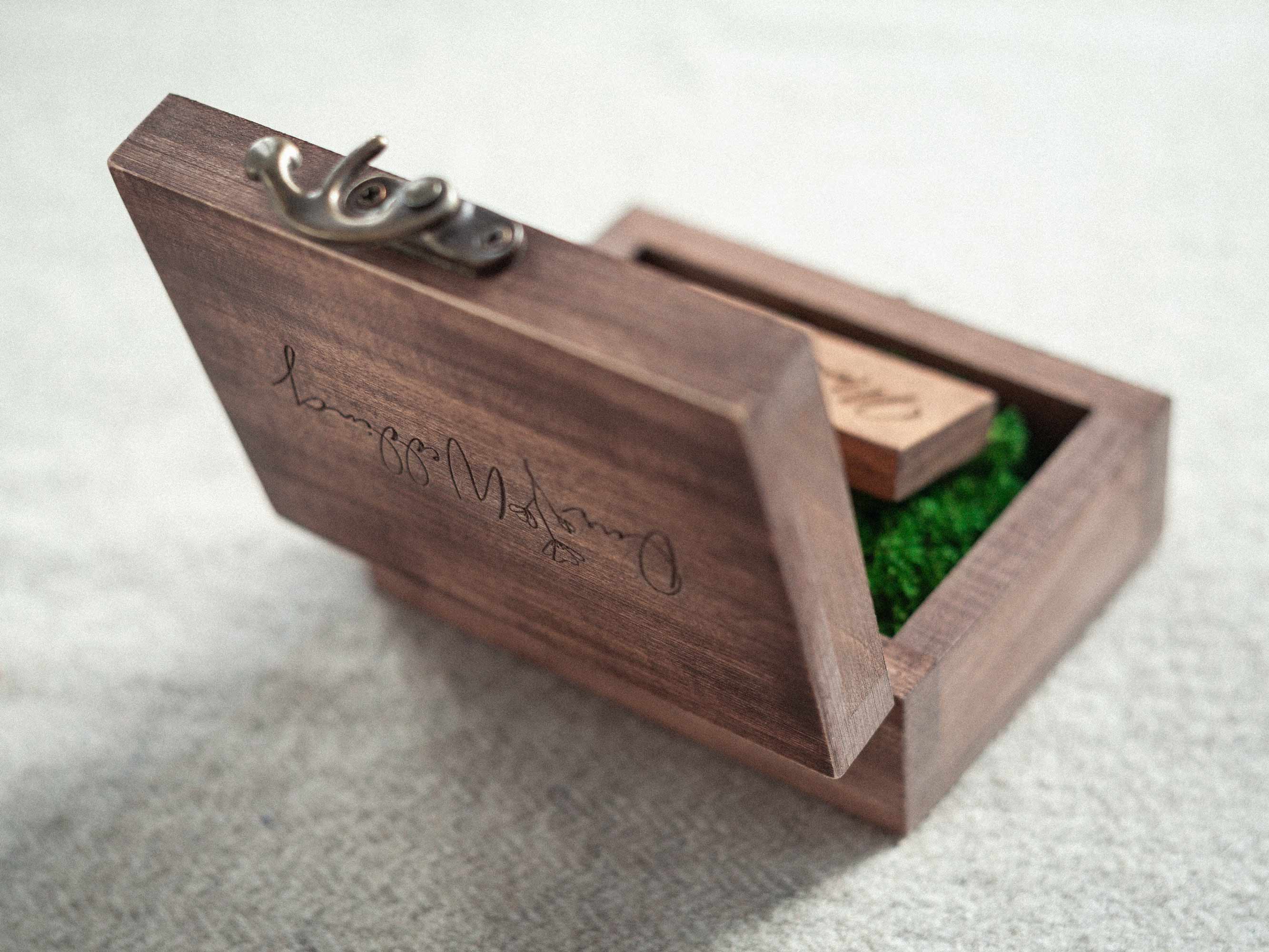 Walnut Vintage USB box slightly open