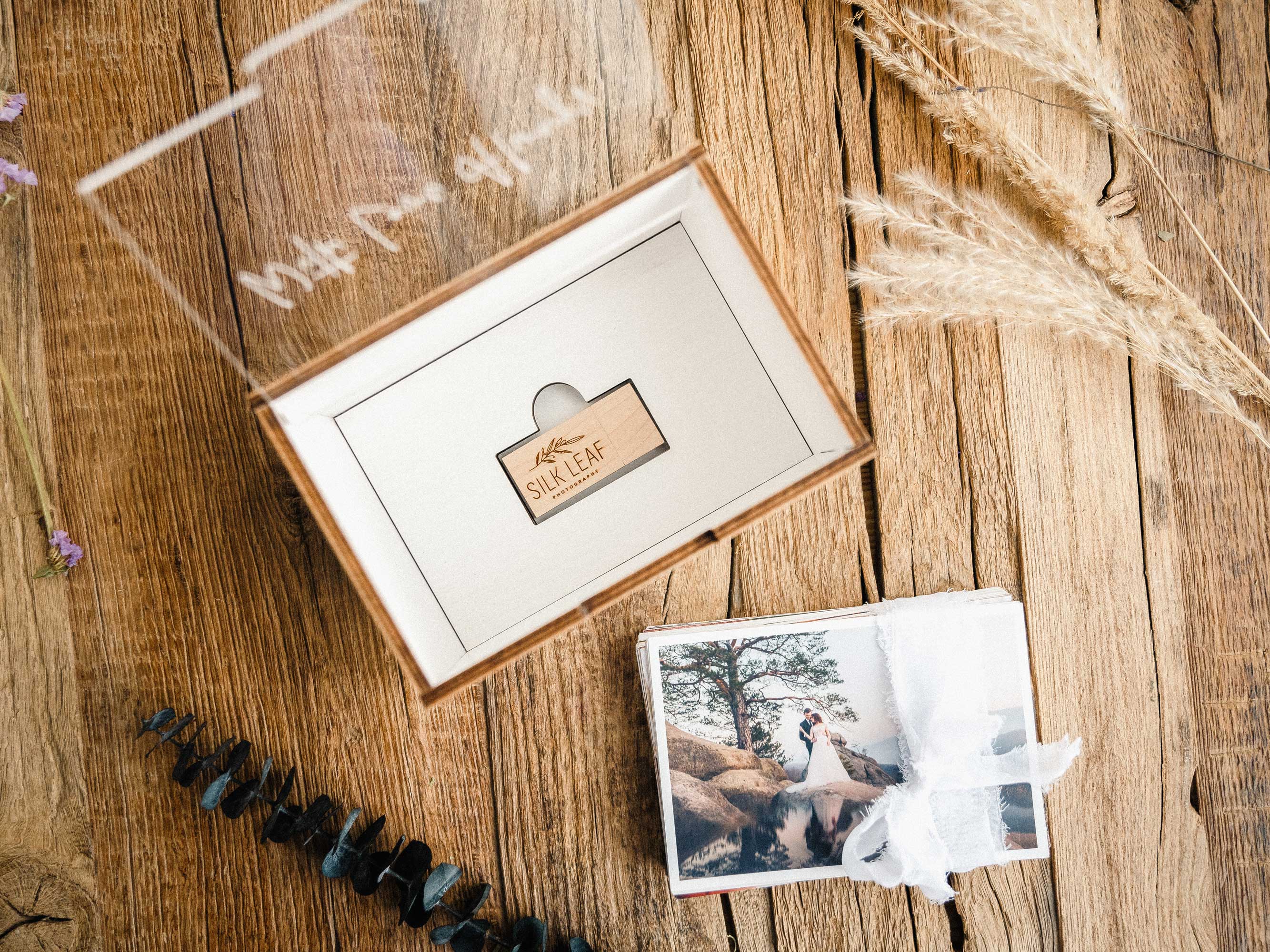 White wooden photo box set with engraved lid, print and ribbon