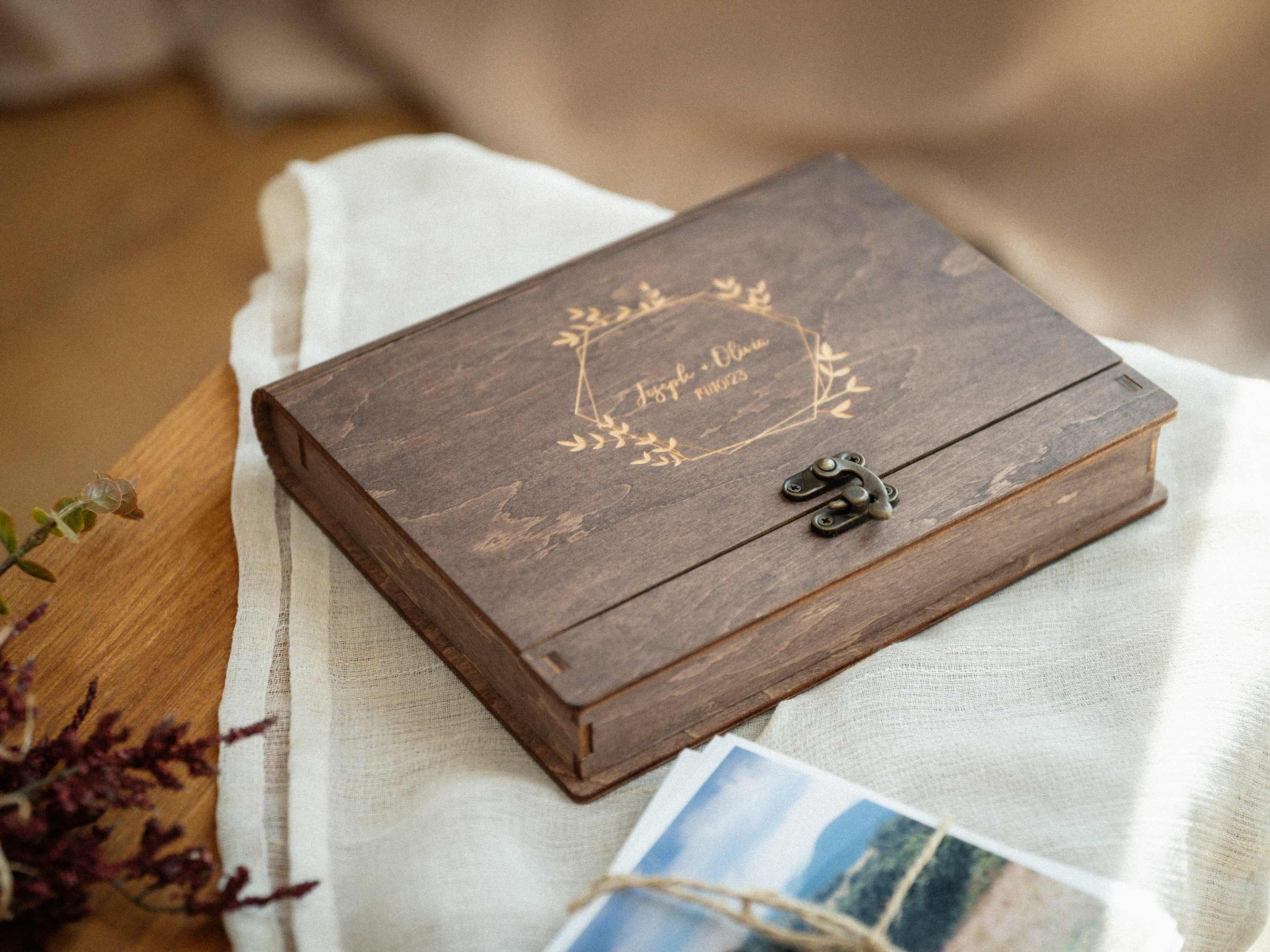 Walnut Classic wooden box for prints