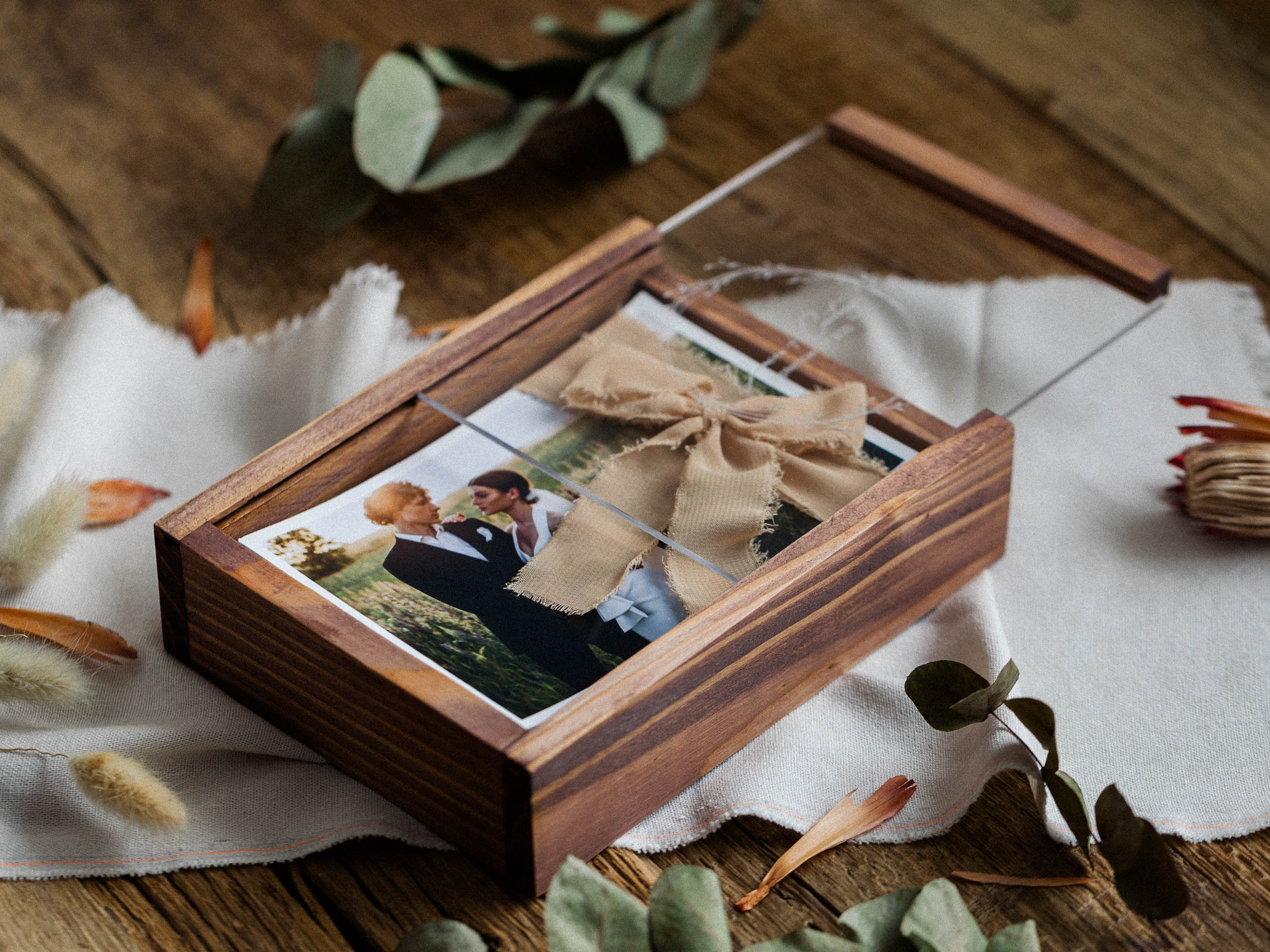 Wooden Photo Box with Acrylic Lid – Engraved Memory Box for 100 Photos - NZHANDICRAFT