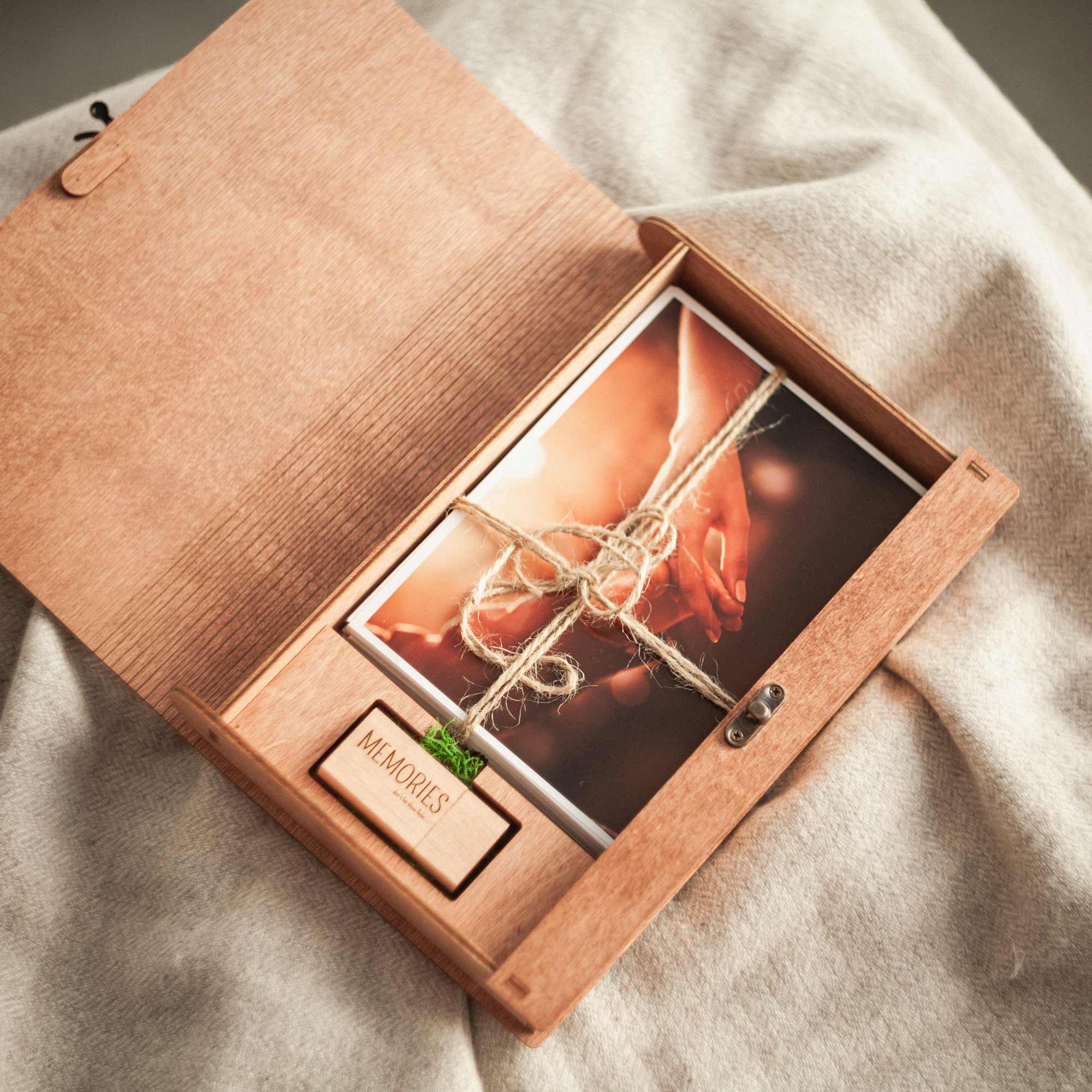 Boîte à photos en bois et clé USB – Souvenir personnalisé pour le jour du mariage