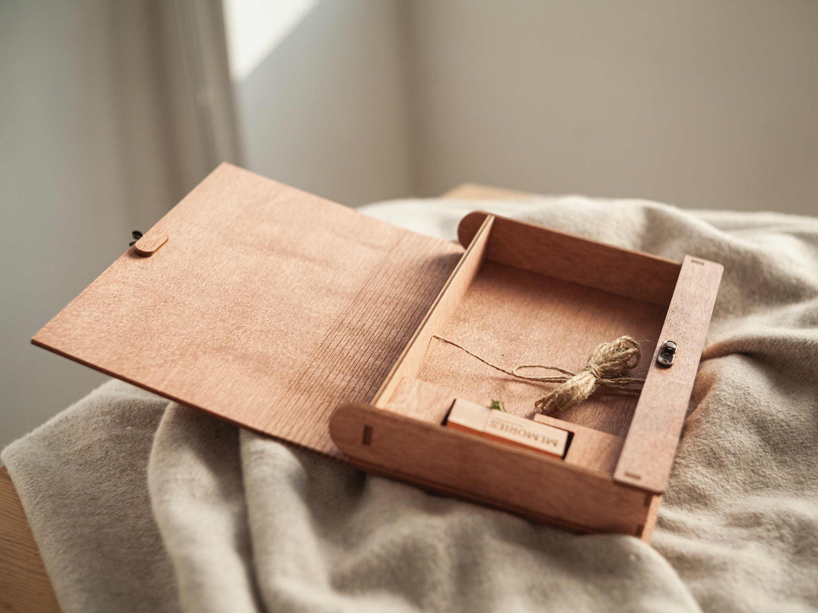 Boîte à photos en bois et clé USB – Souvenir personnalisé pour le jour du mariage