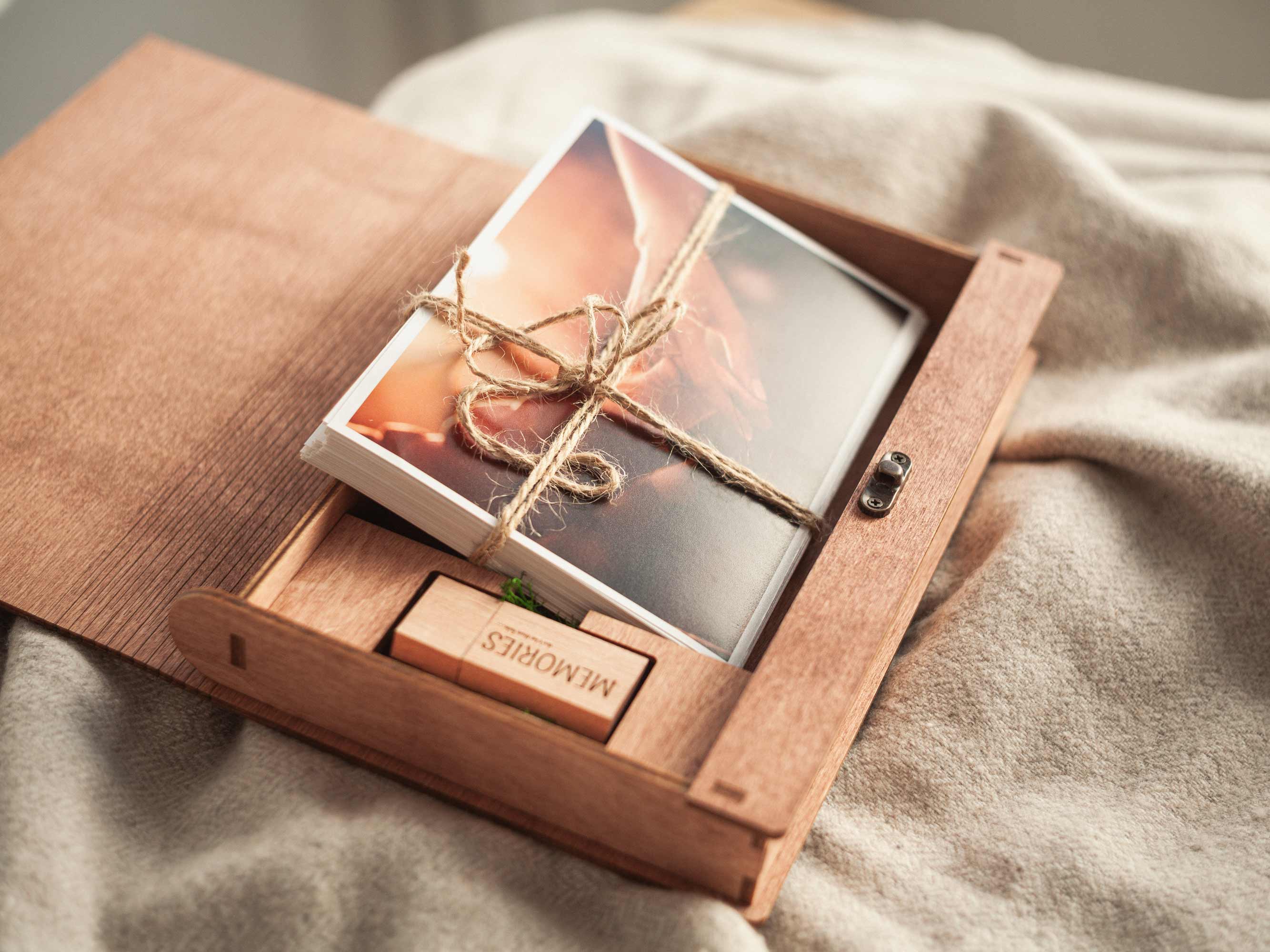 Boîte à photos en bois et clé USB – Souvenir personnalisé pour le jour du mariage
