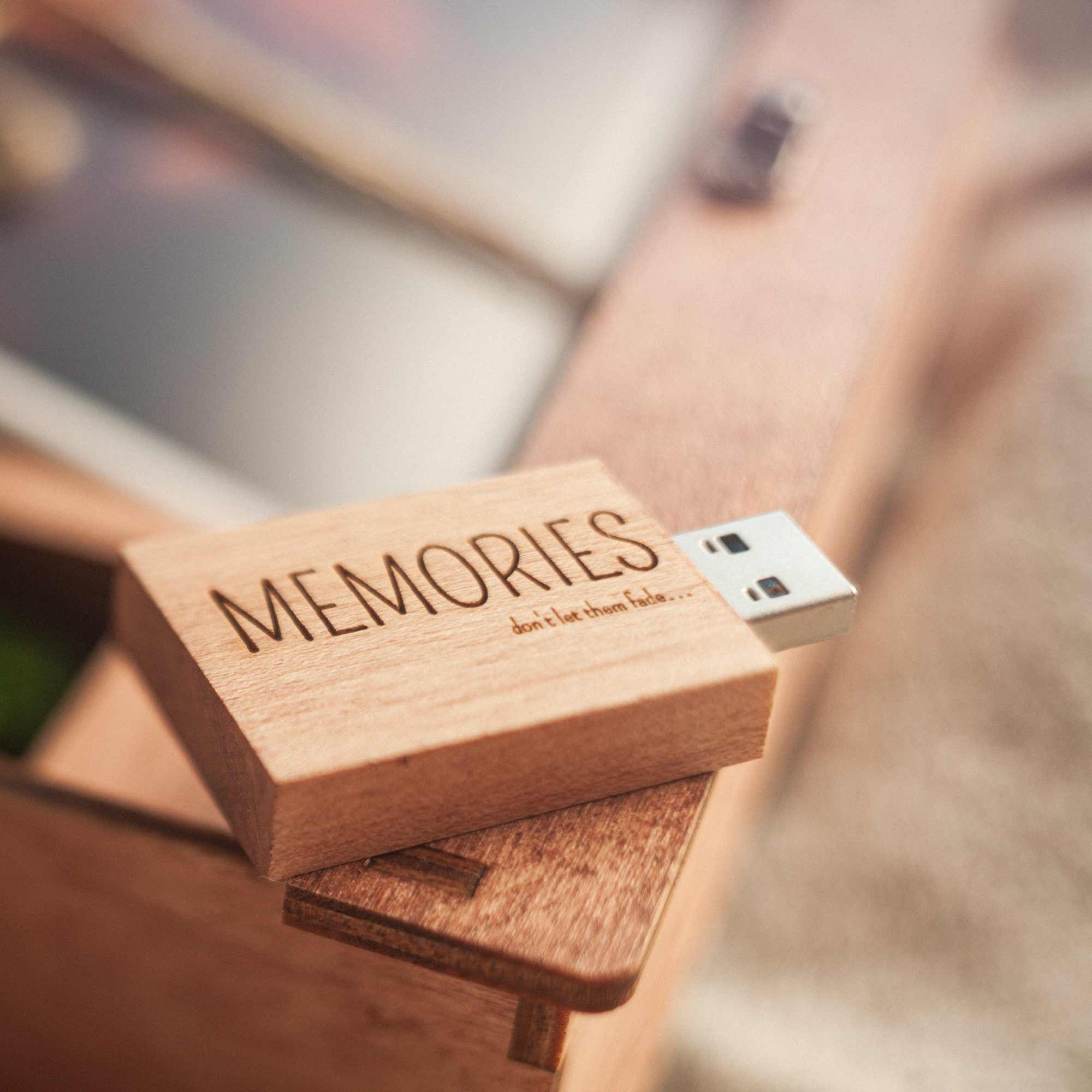 Boîte à photos en bois et clé USB – Souvenir personnalisé pour le jour du mariage