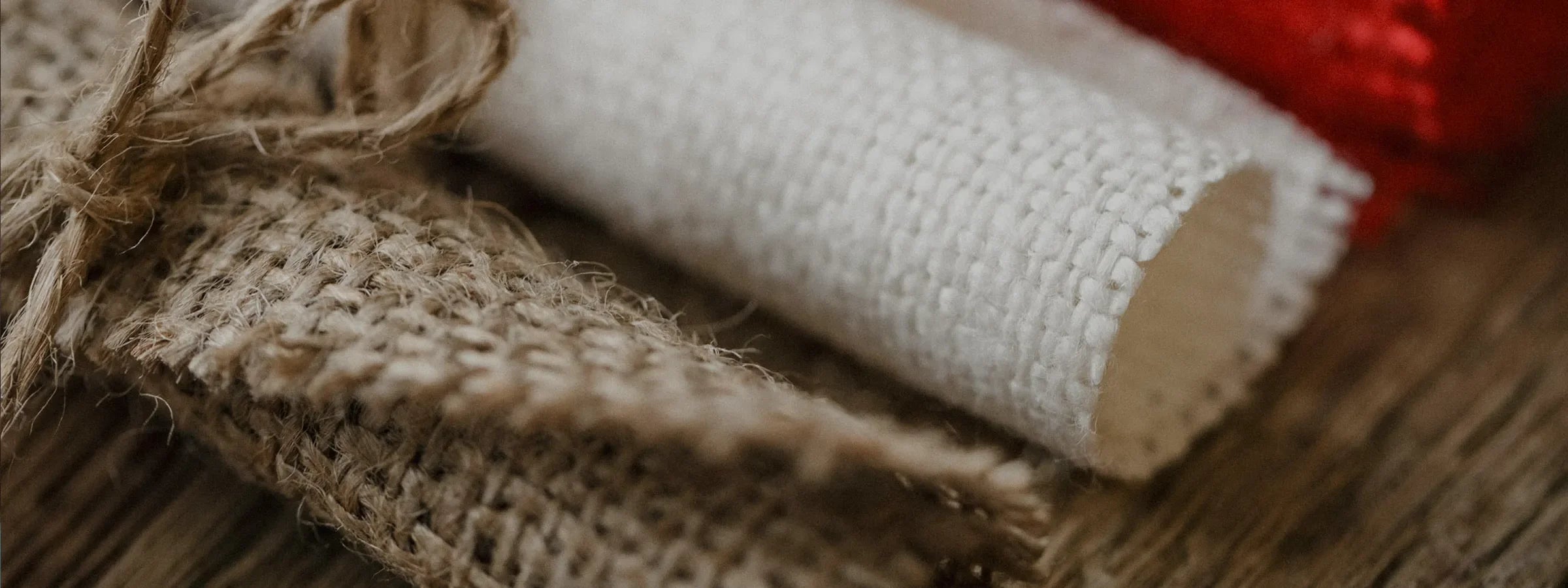 Packaging accessories for photo boxes and USB boxes for refined presentation