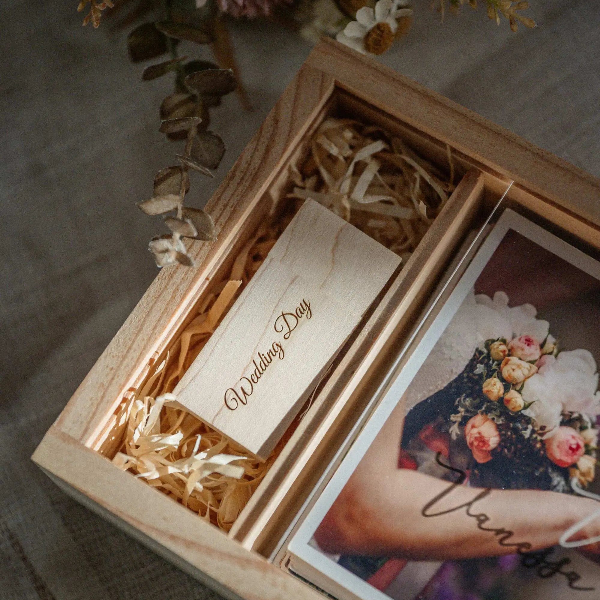 Maple wooden photo box with engraved wooden USB flash drive