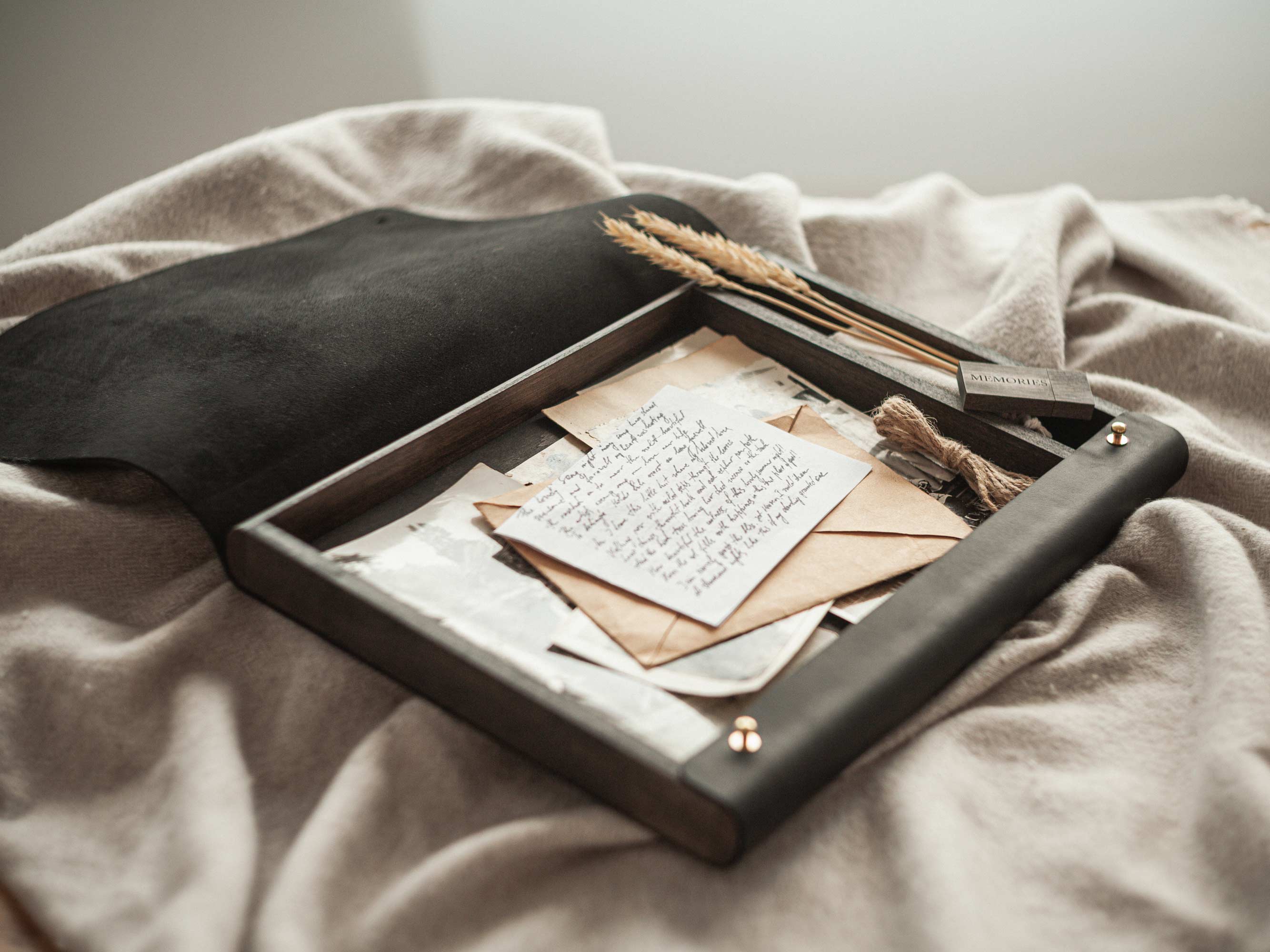 Memorial & Family Letters - Black Leather Box - NZHANDICRAFT