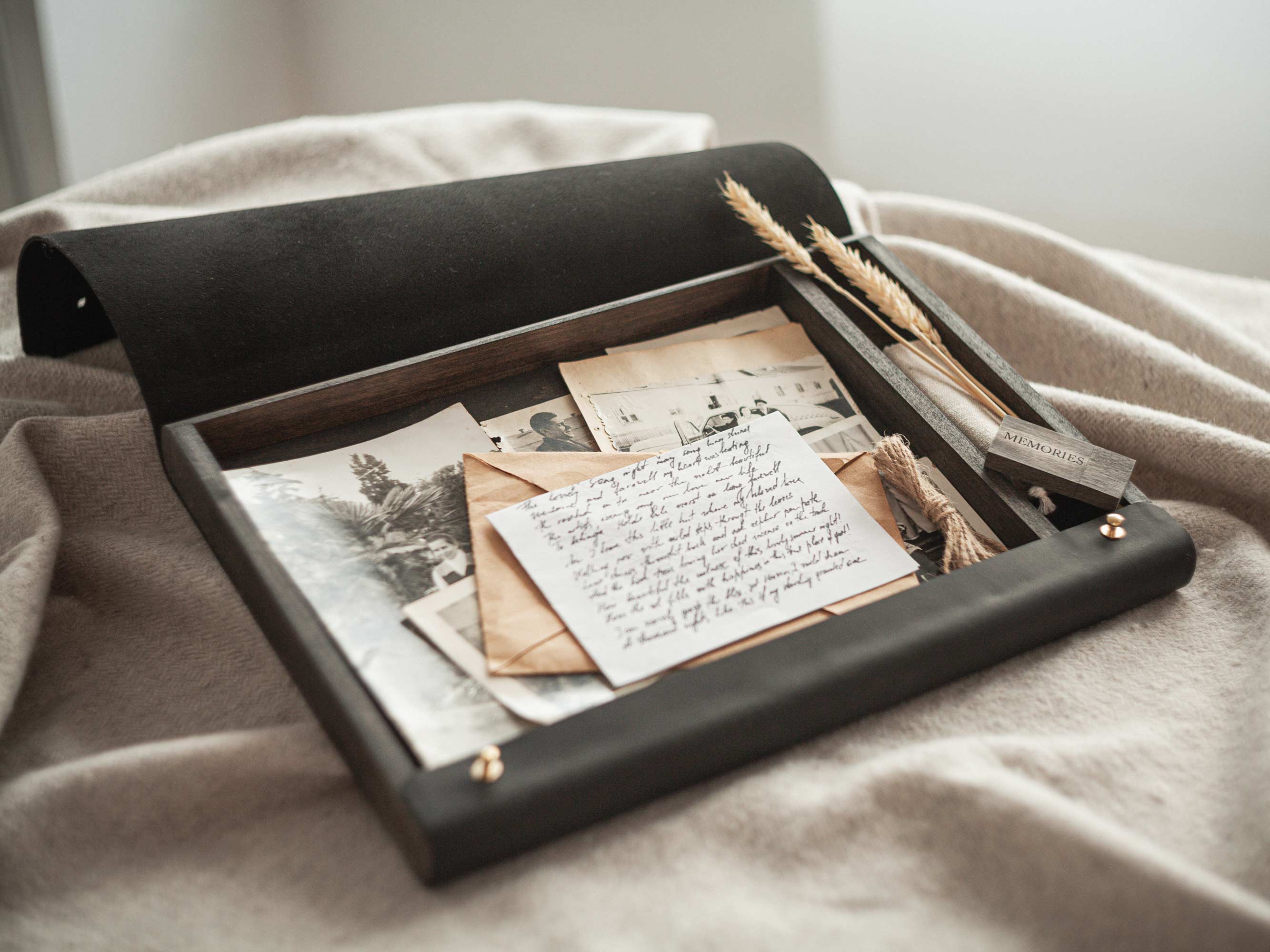 Memorial & Family Letters - Black Leather Box - NZHANDICRAFT