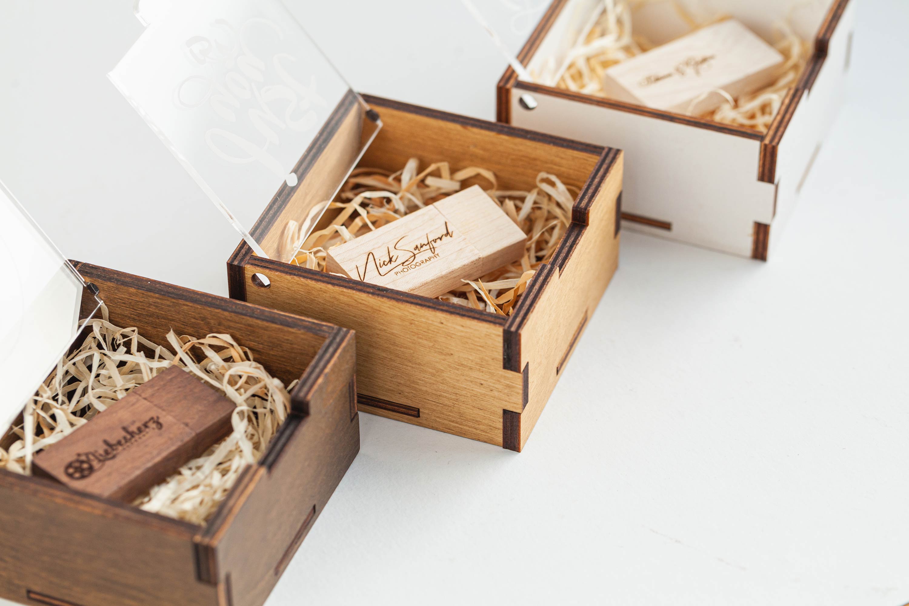 Personalized wooden USB box with acrylic lid and wood shavings filler