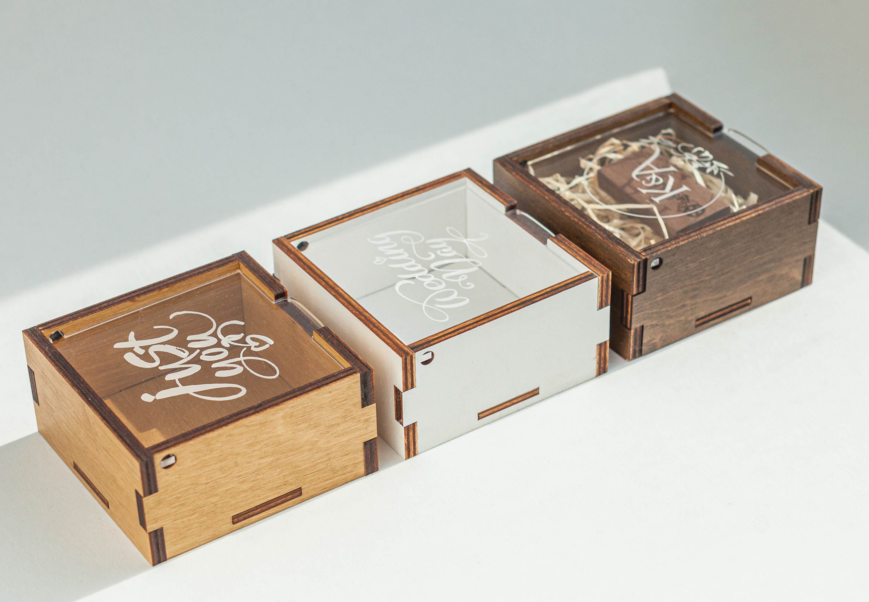 Personalized wooden USB box with acrylic lid in Walnut White and Maple colors