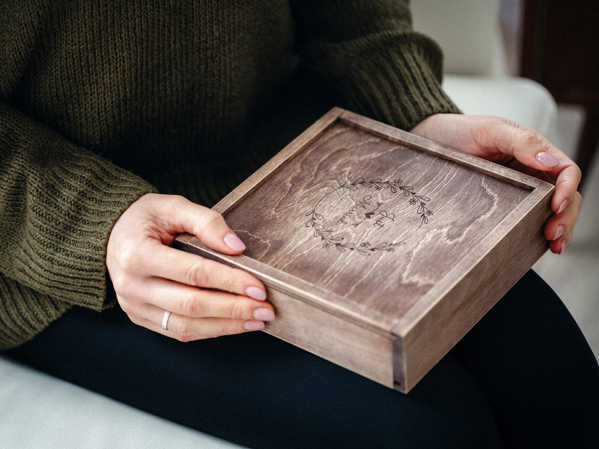 Vintage Wooden Wedding Photo Box with Custom Wooden USB 3.0 Drive