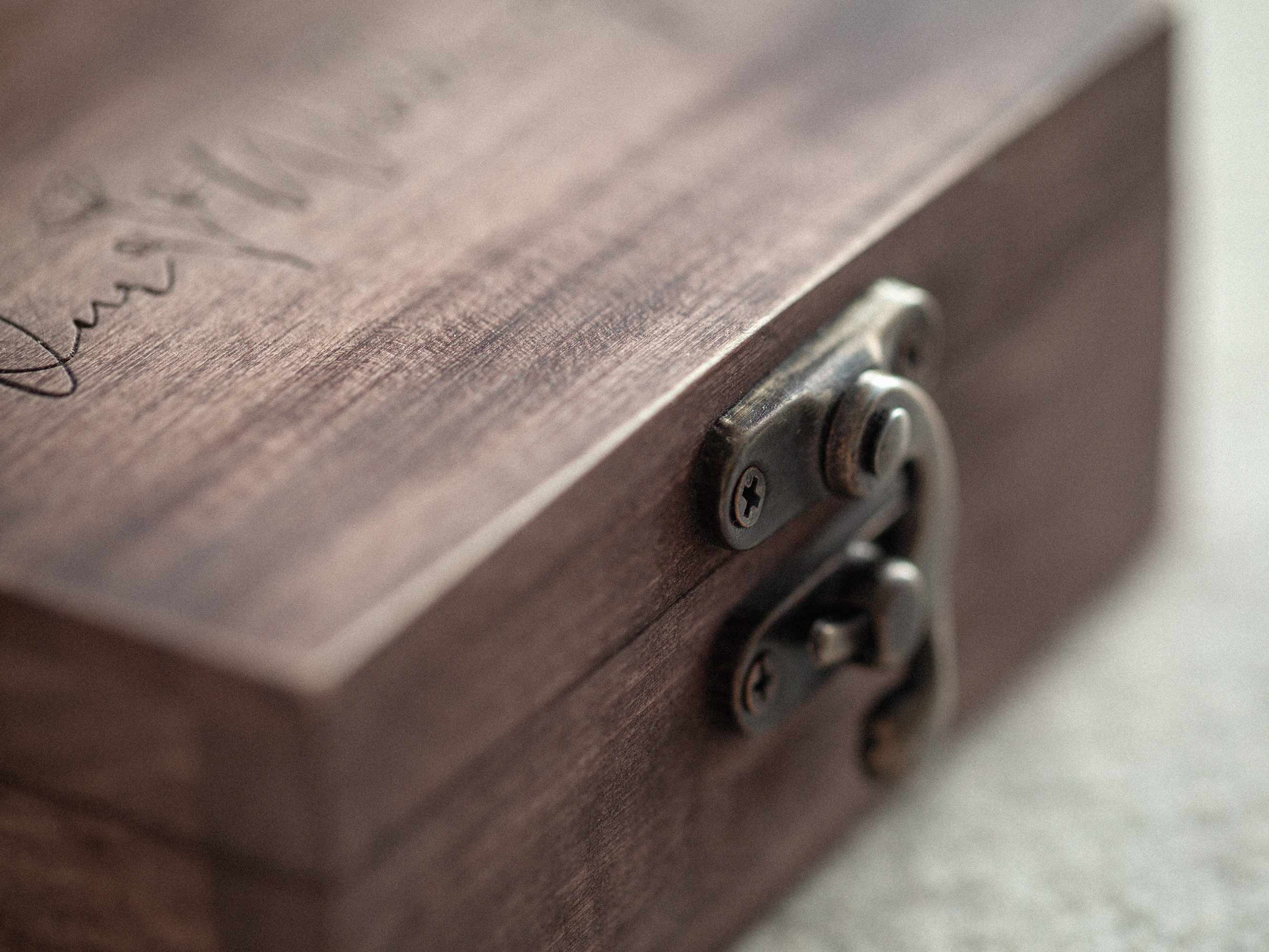 Vintage clasp on Walnut Vintage USB box