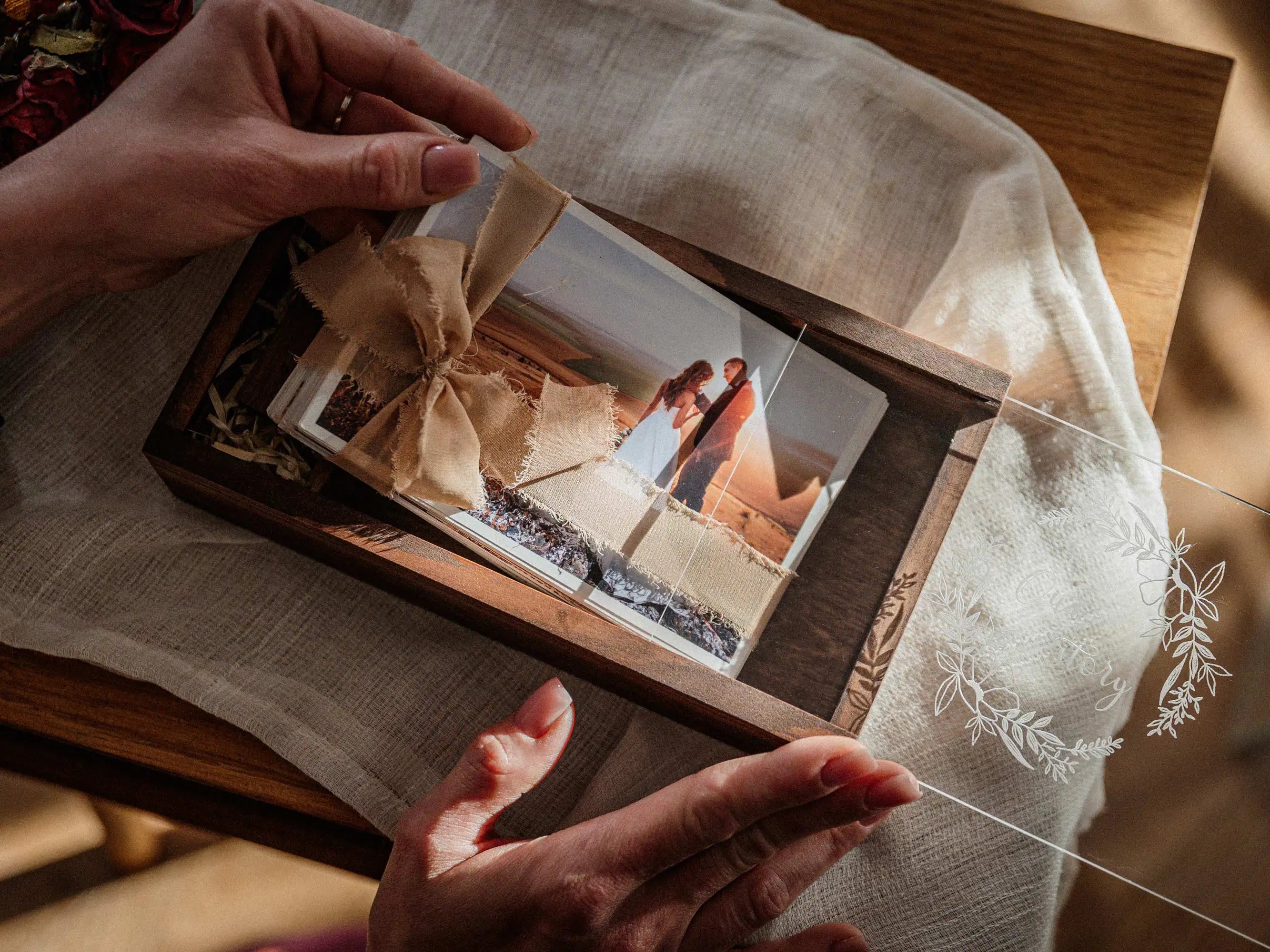 Wedding photo box with acrylic lid, wooden USB and ribbon for premium photo delivery