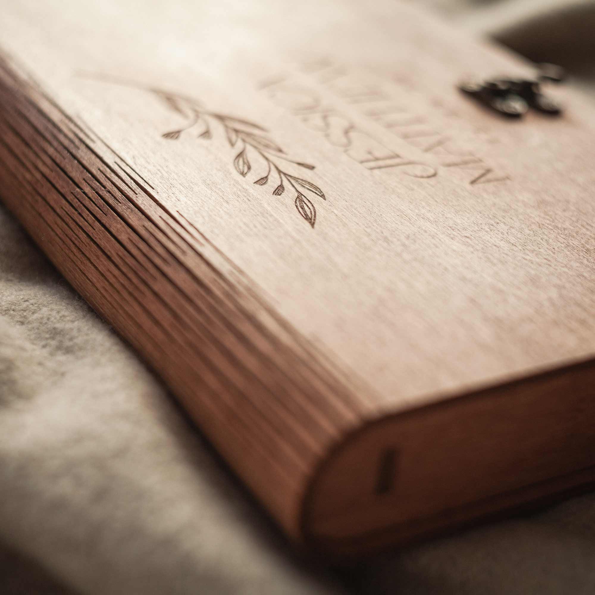 Boîte à photos en bois et clé USB – Souvenir personnalisé pour le jour du mariage