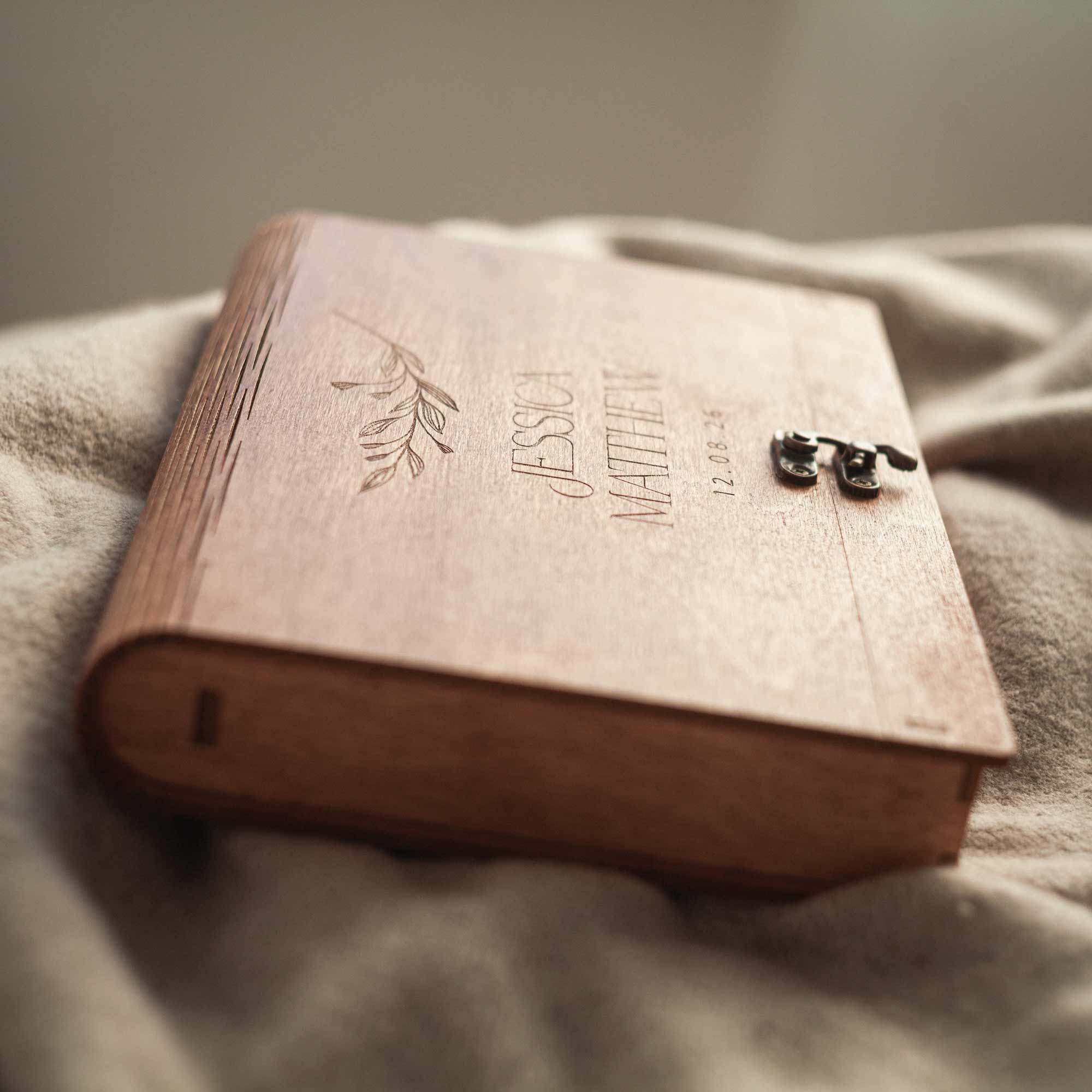 Boîte à photos en bois et clé USB – Souvenir personnalisé pour le jour du mariage