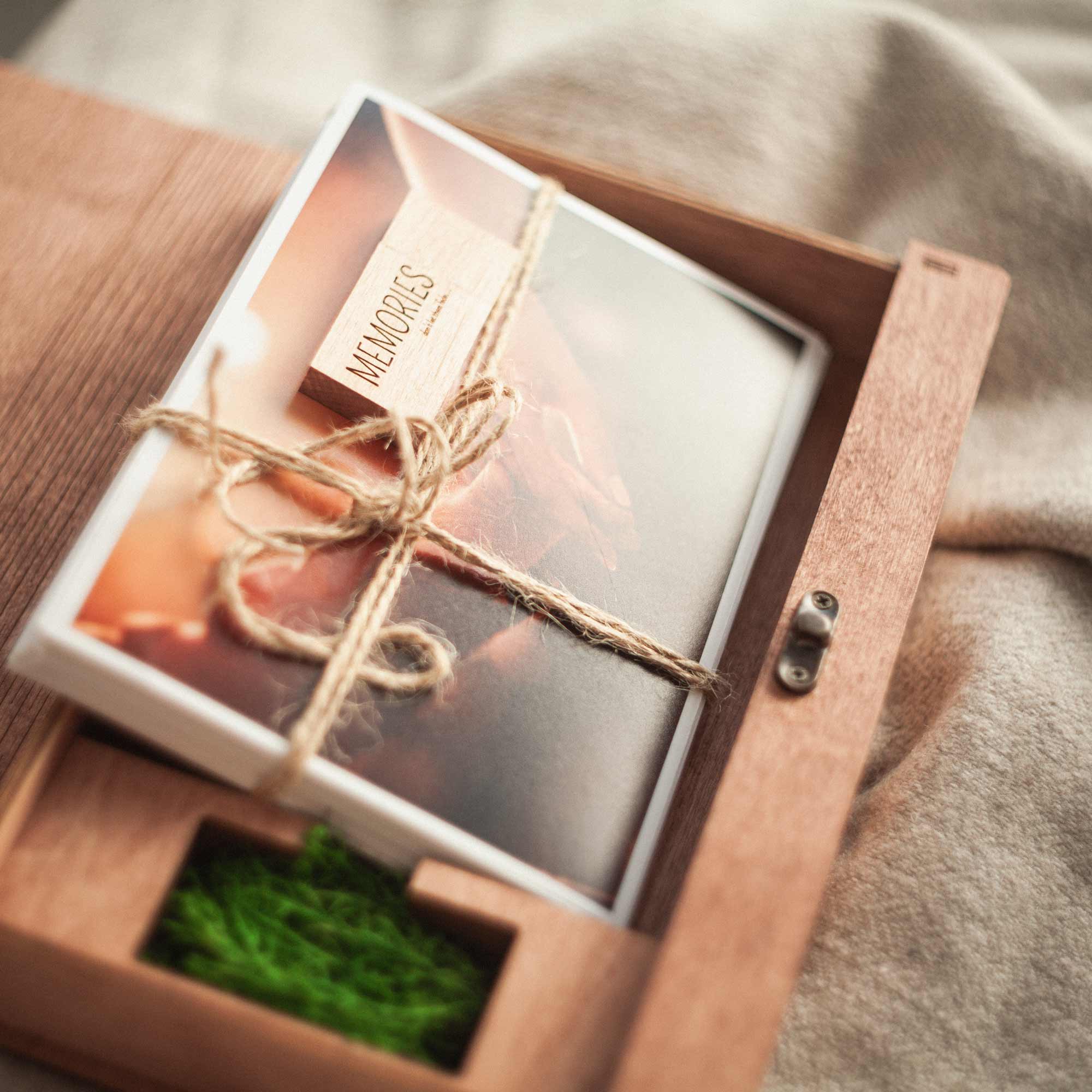 Boîte à photos en bois et clé USB – Souvenir personnalisé pour le jour du mariage