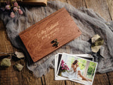 Scatola portafoto in legno e chiavetta USB: ricordo personalizzato per il giorno del matrimonio